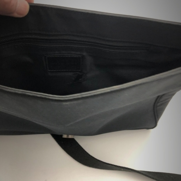 Ralph Lauren messenger crossbody bag black with gold crest - Picture 11 of 15